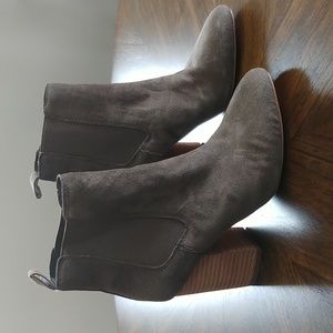 Steve Madden Grey Taupe Genuine Suede Block Heel Booties Size 6